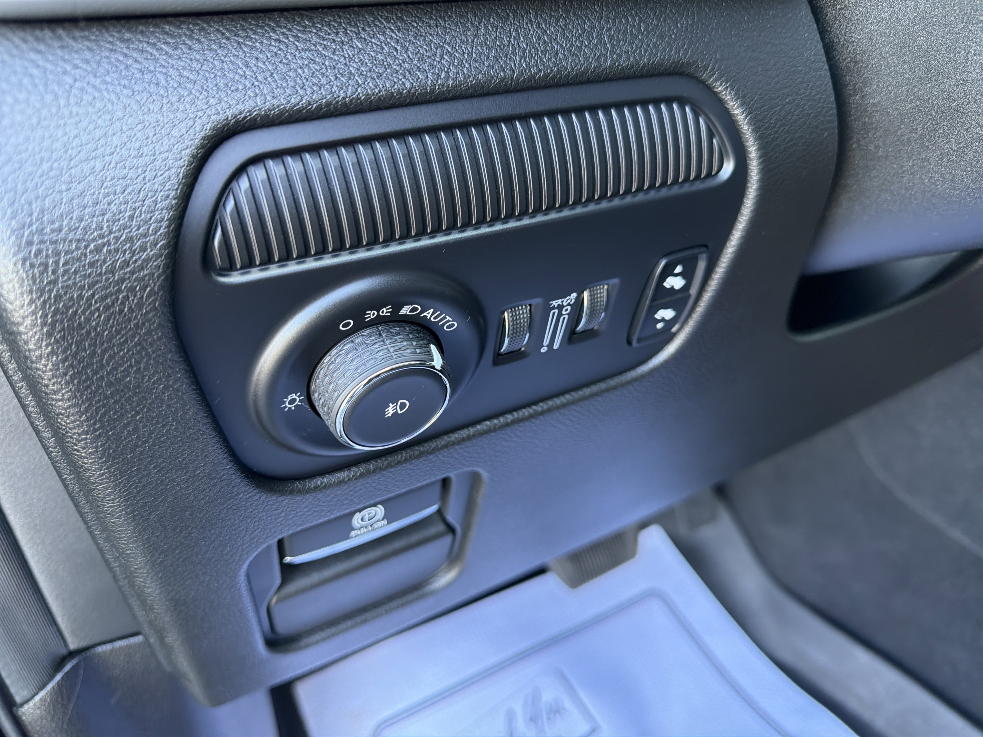 Used 2024 Jeep Wagoneer 4WD w/ Premium Group I image 35