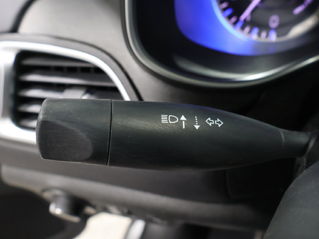 Used 2015 Chrysler 200 Limited w/ Convenience Group FWD image 36