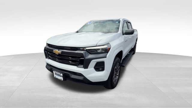 Certified 2024 Chevrolet Colorado LT w/ LT Convenience Package III AWD/4WD image 2