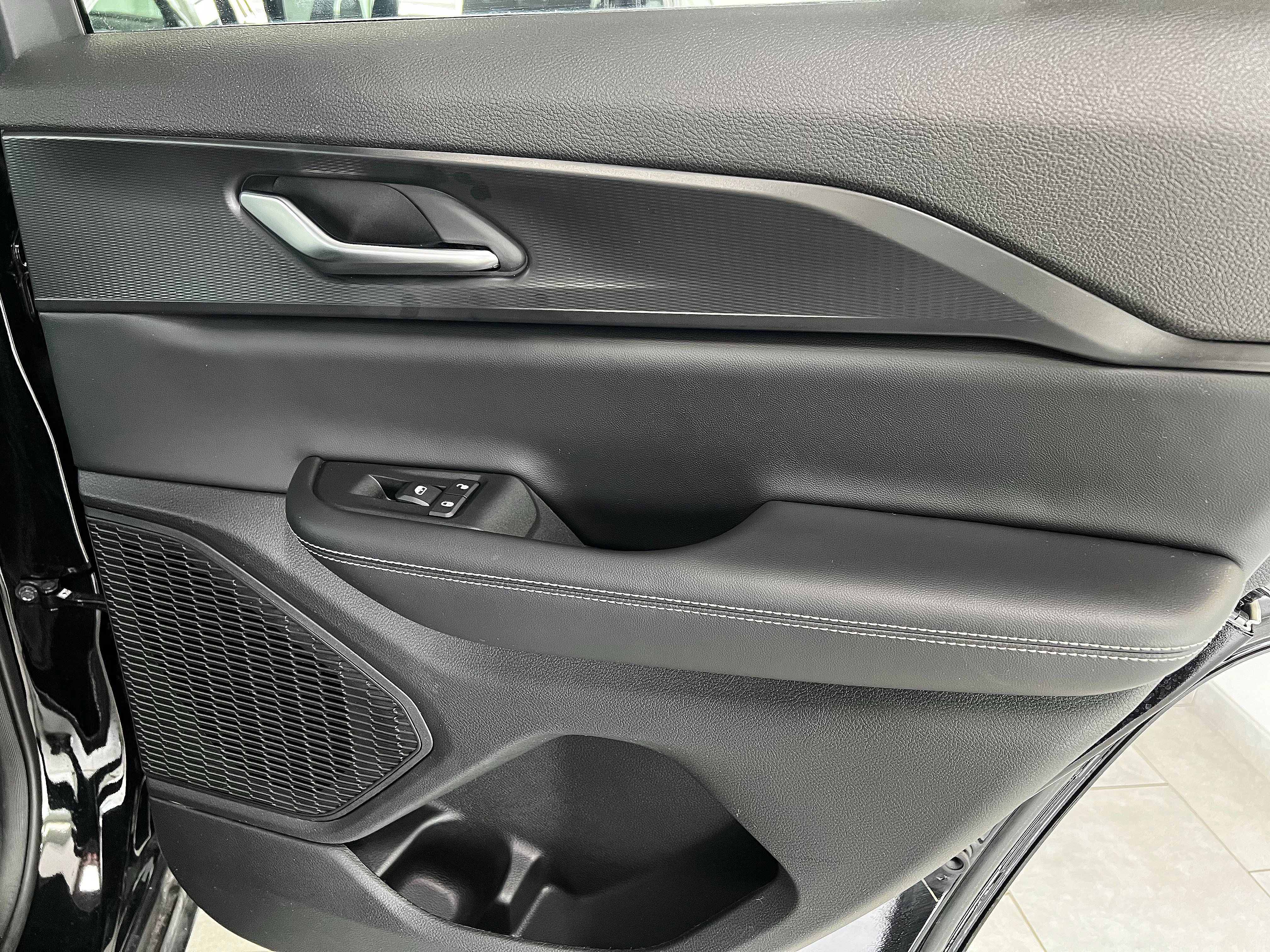 Used 2024 Jeep Grand Cherokee Altitude image 28