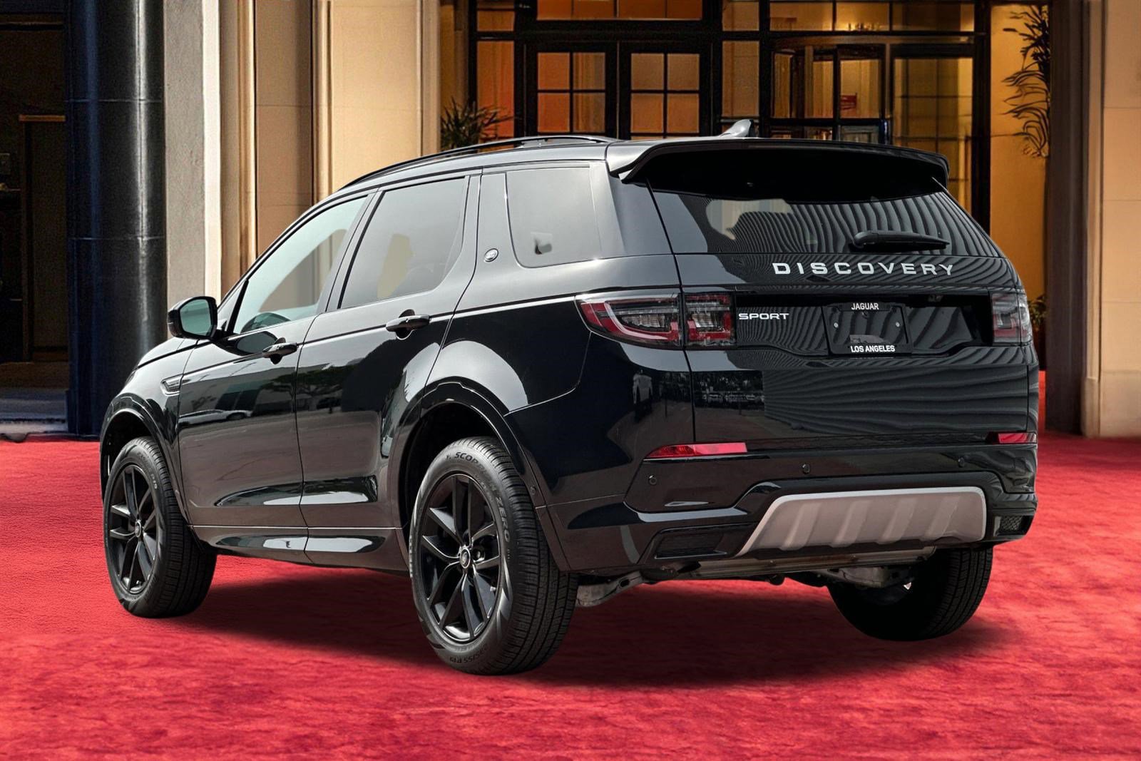 Used 2025 Land Rover Discovery Sport S image 4