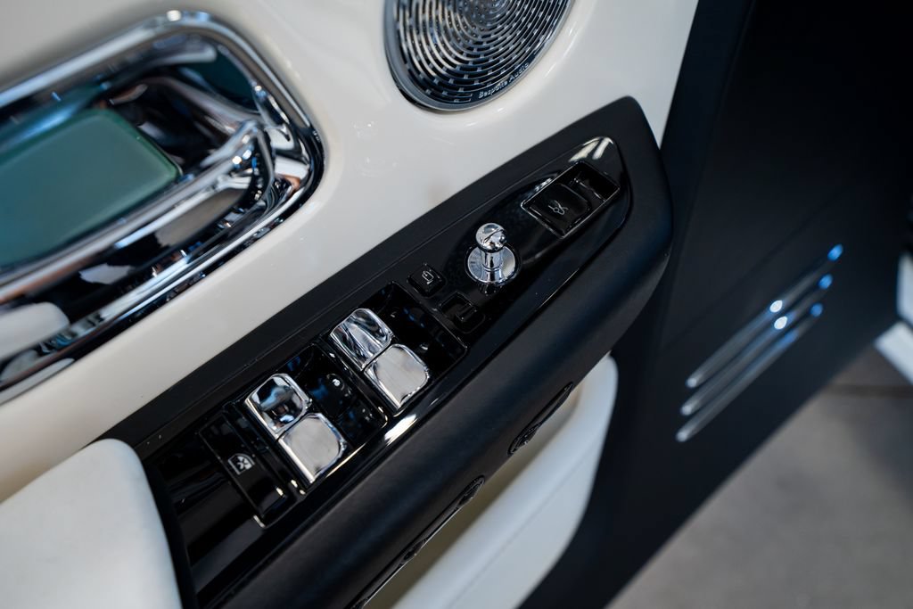 Used 2019 Rolls-Royce Phantom Sedan RWD image 26