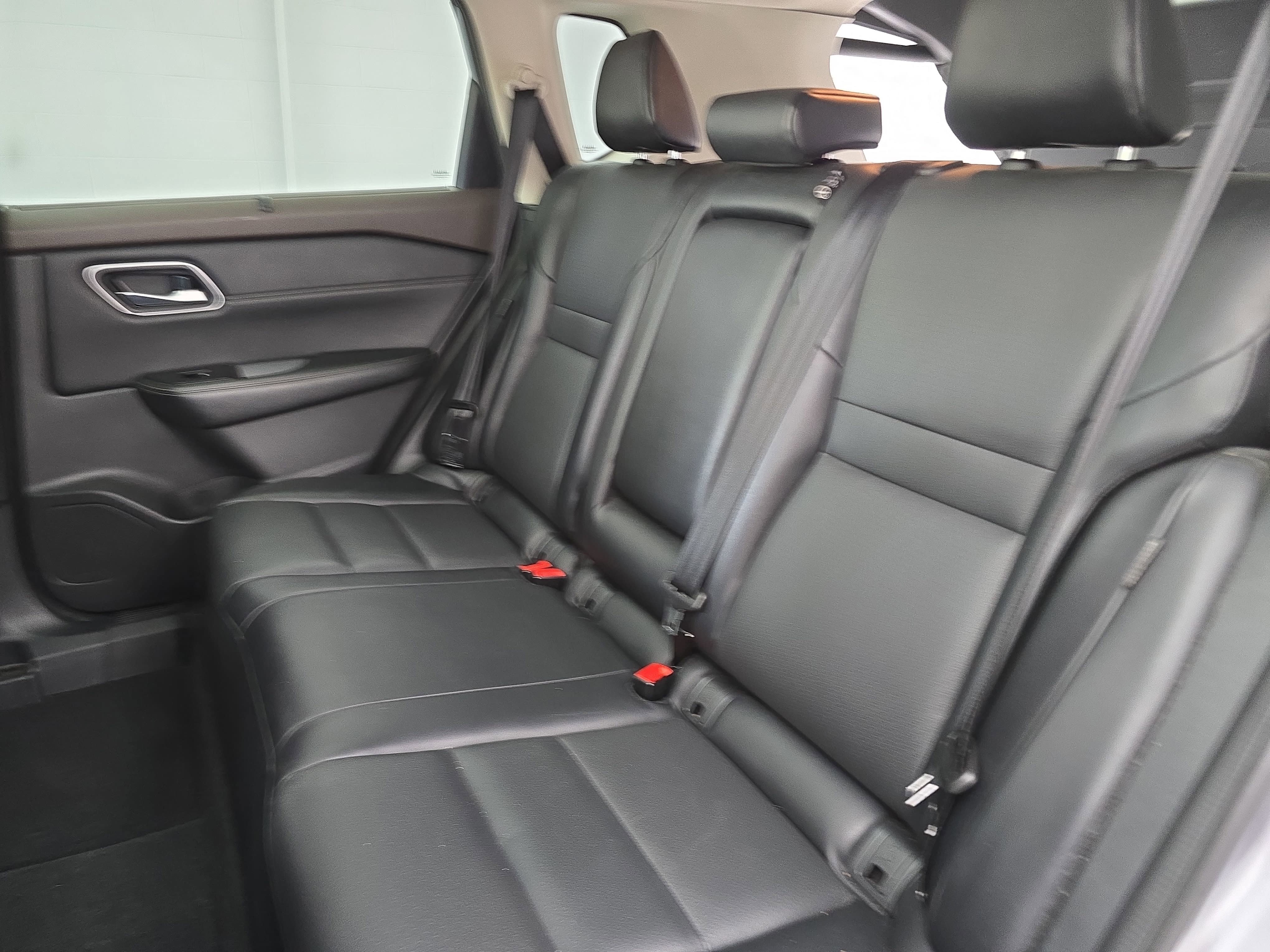 Used 2021 Nissan Rogue SV w/ Premium Package FWD image 14