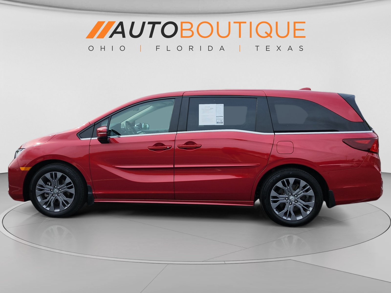 Used 2025 Honda Odyssey Touring image 2