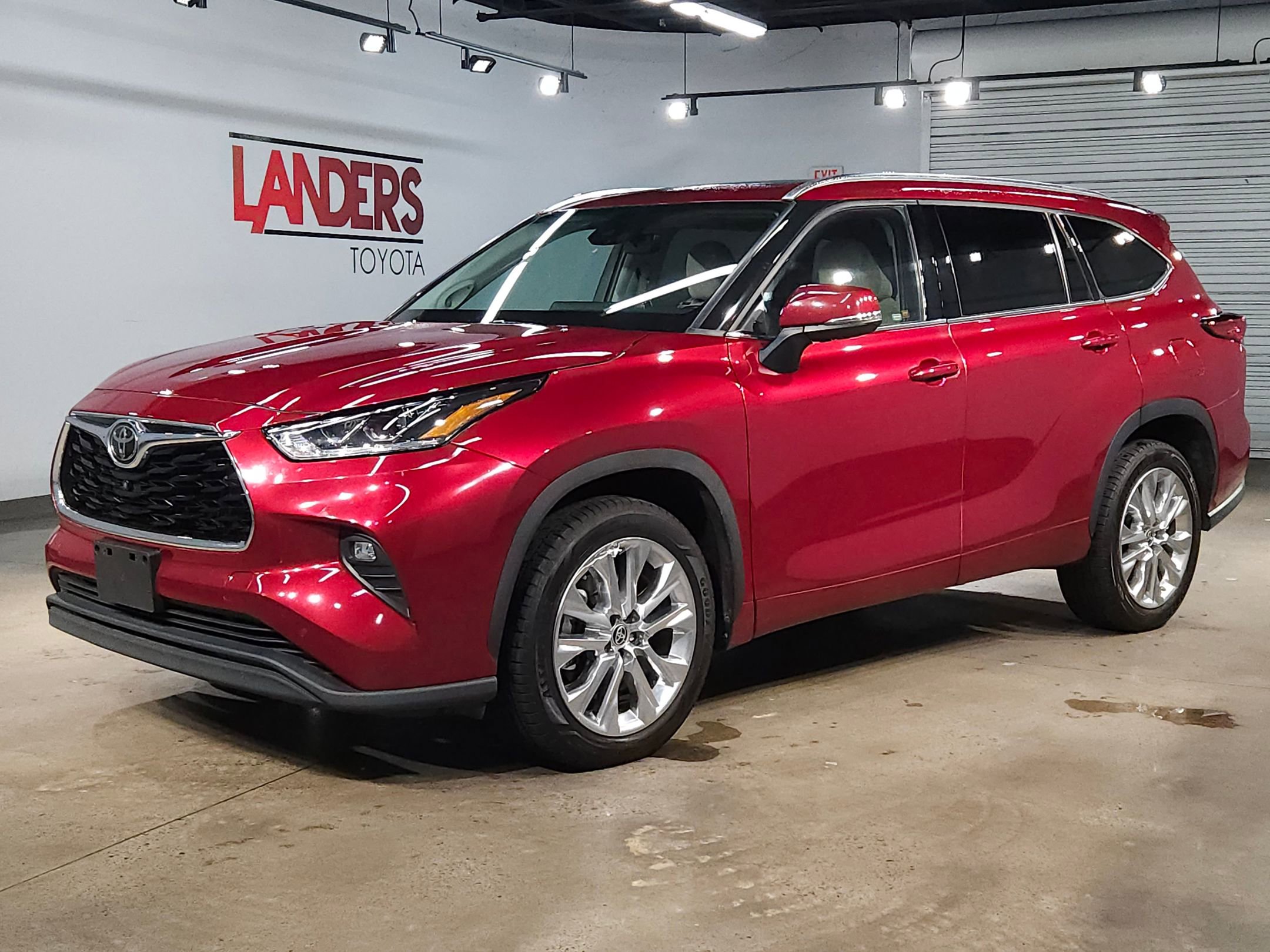 Used 2020 Toyota Highlander Limited image 3
