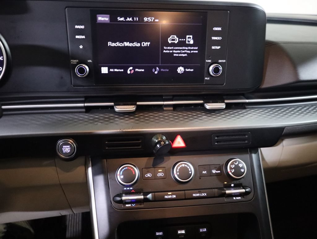 Used 2022 Kia Carnival LX FWD image 19