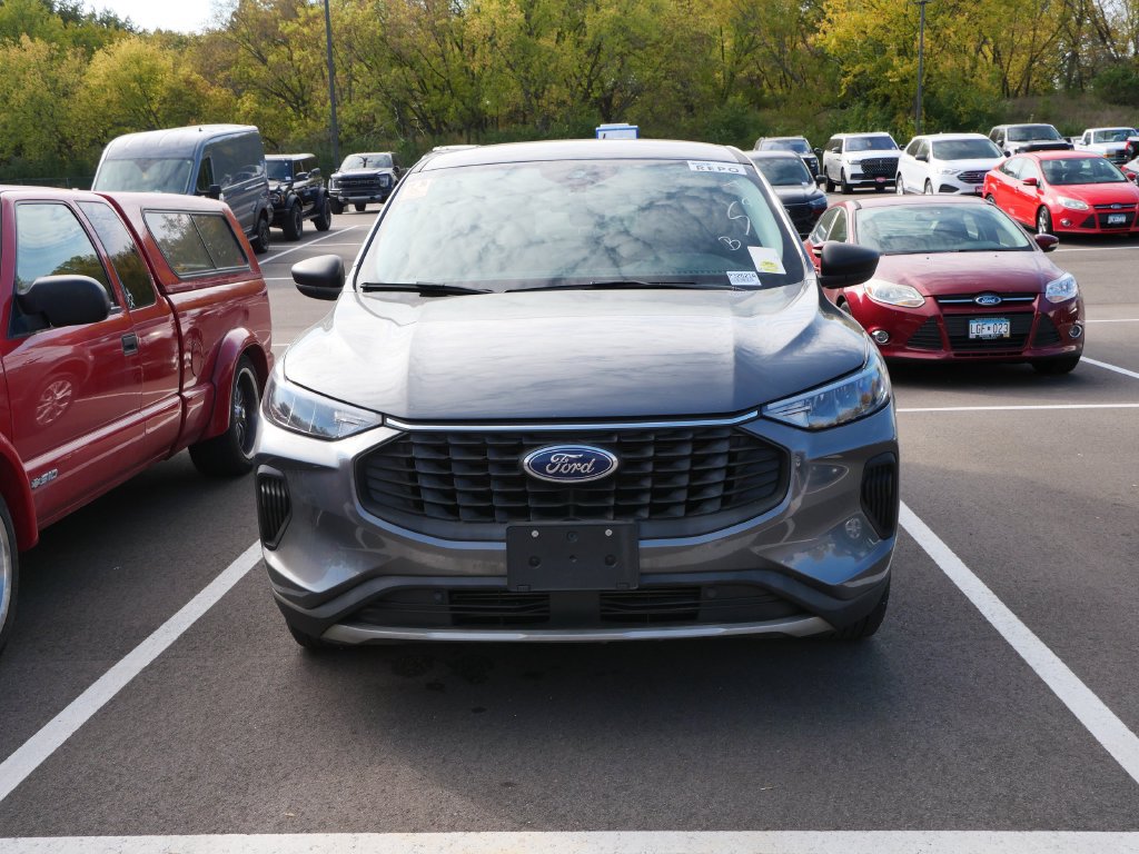 Used 2023 Ford Escape Active AWD/4WD image 2