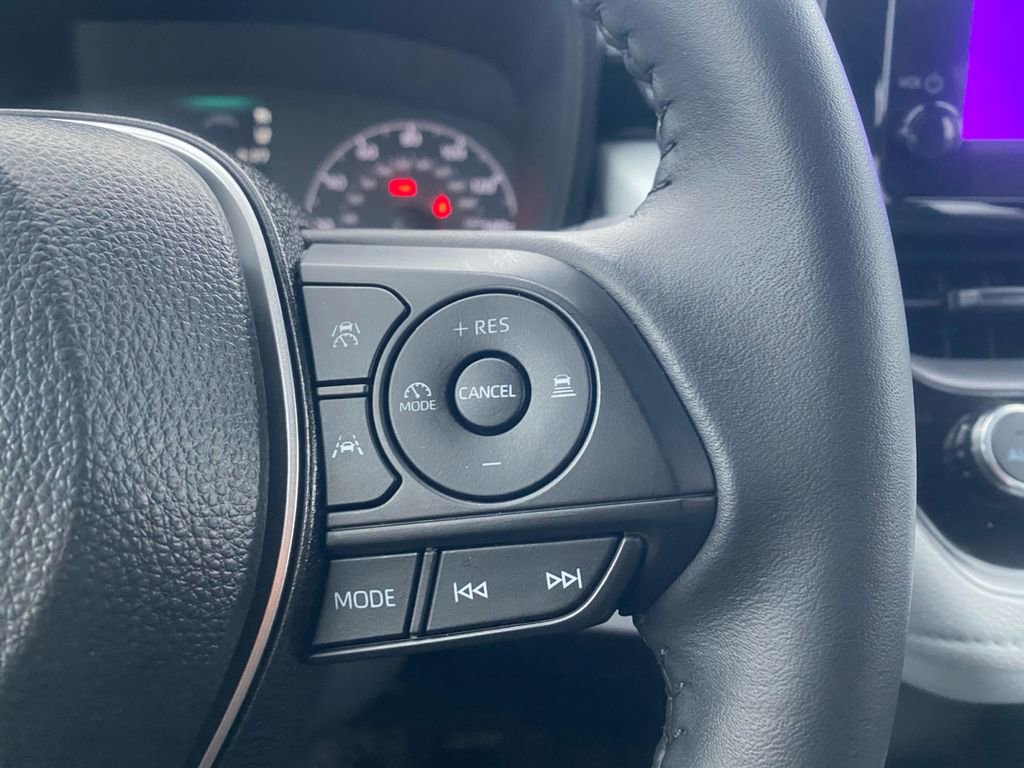 Used 2025 Toyota Corolla SE image 19