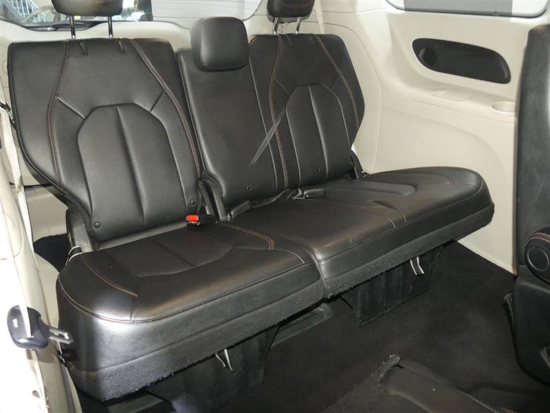 Used 2018 Chrysler Pacifica Touring-L Plus FWD image 27
