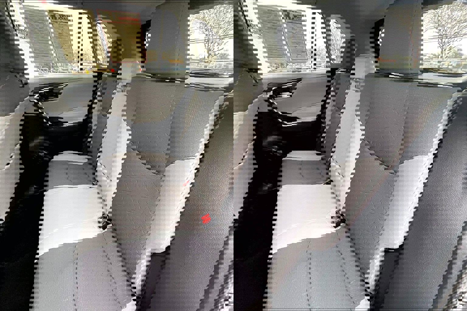 Used 2022 Toyota RAV4 XLE image 30