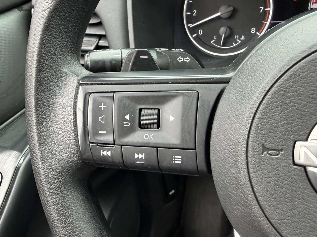 Used 2024 Nissan Rogue S AWD/4WD image 34