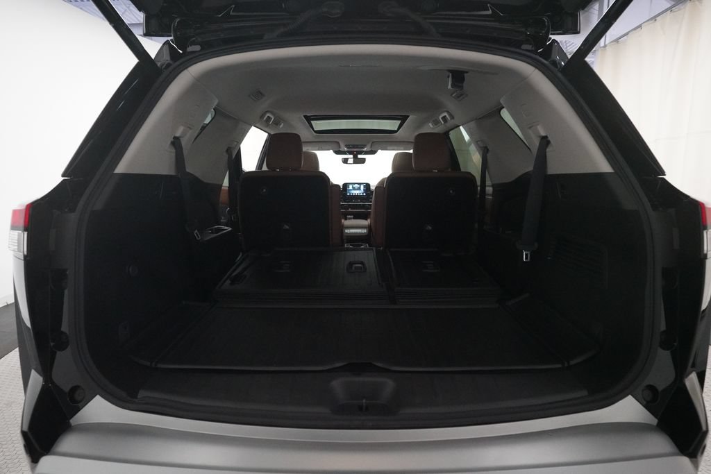 Used 2025 Nissan Pathfinder Platinum AWD/4WD image 10
