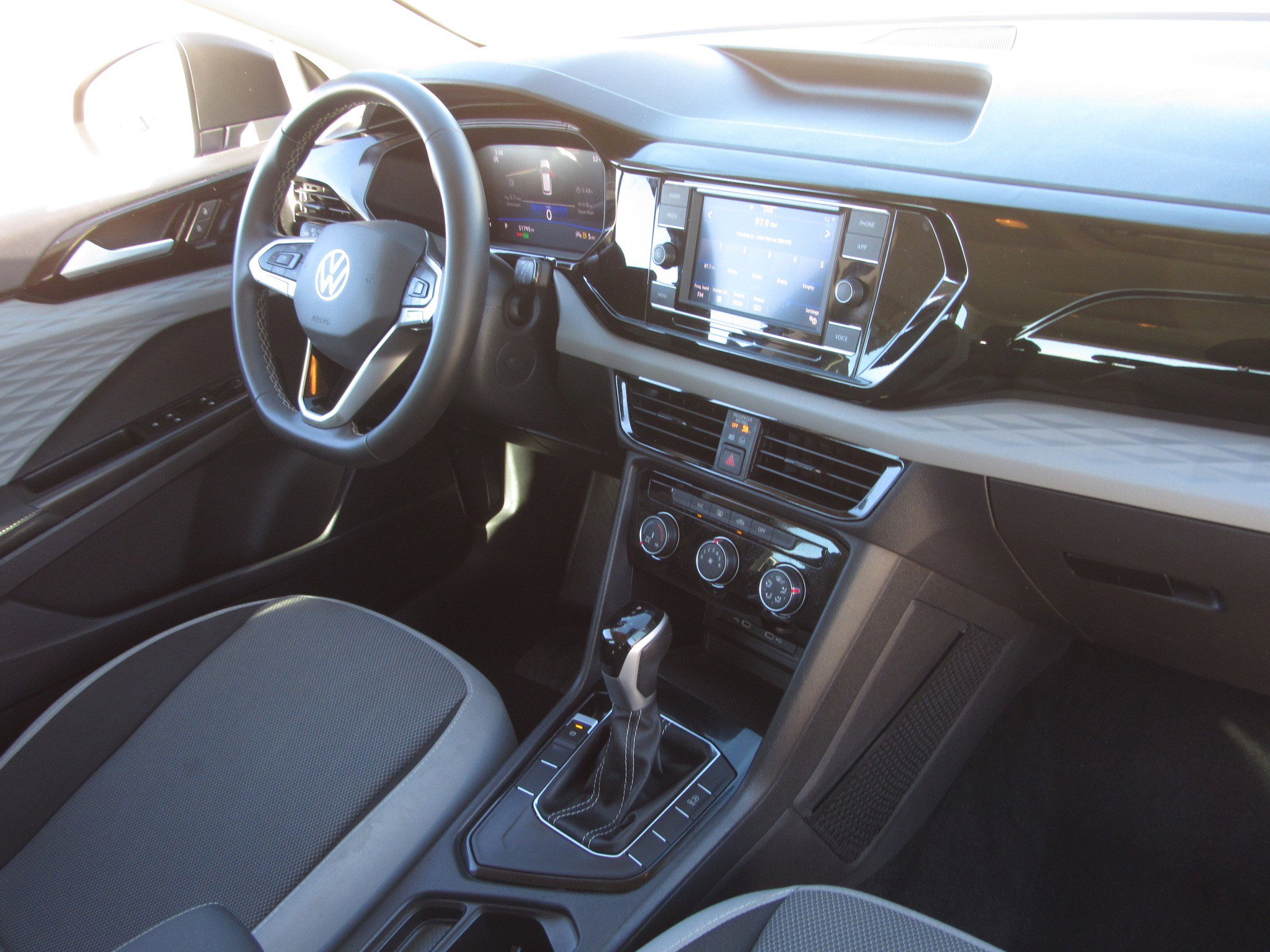 Used 2024 Volkswagen Taos S image 9