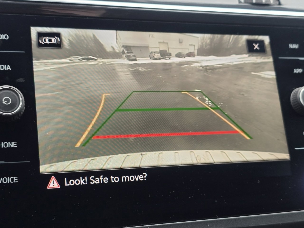 Used 2022 Volkswagen Tiguan SEL R-Line image 22