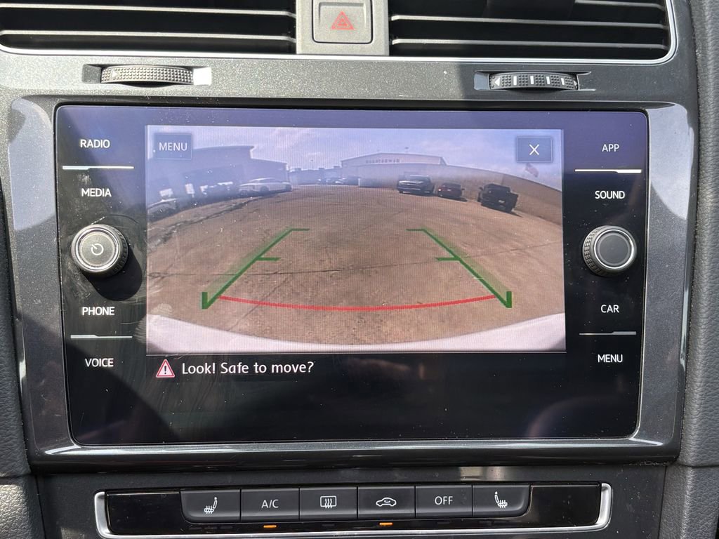 Used 2019 Volkswagen Golf SE image 19