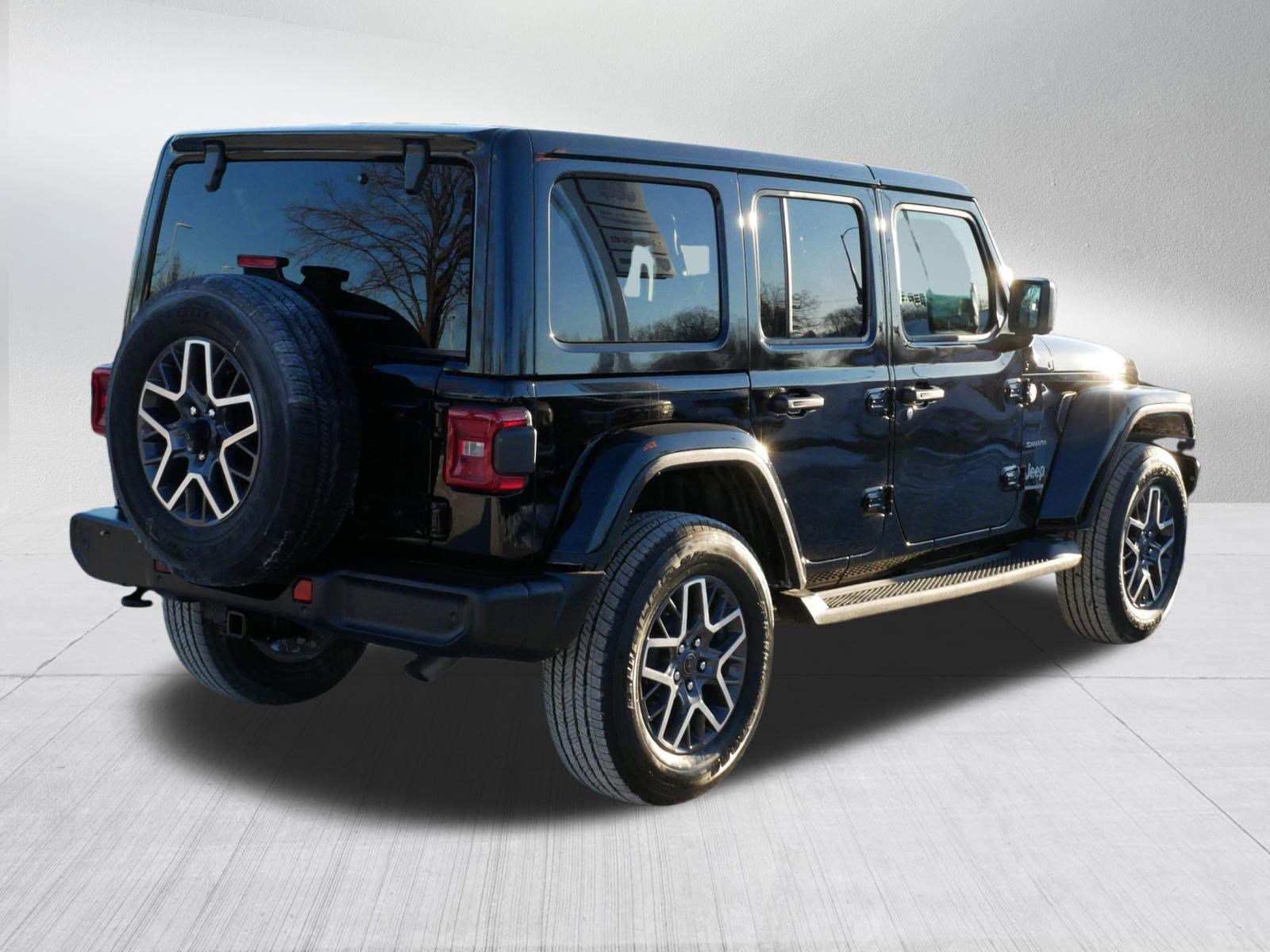 Used 2024 Jeep Wrangler Sahara w/ Technology Group image 7