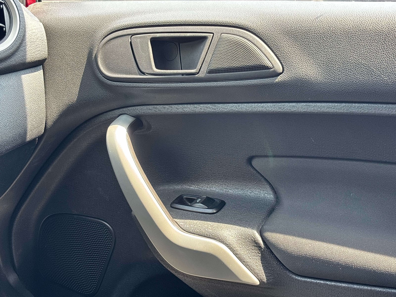 Used 2013 Ford Fiesta SE FWD image 23
