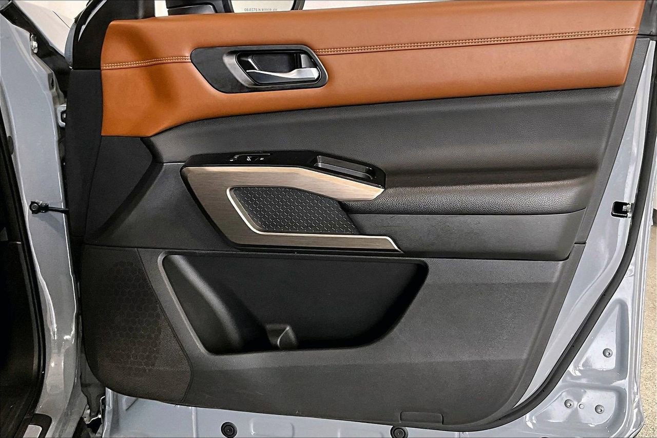 Used 2023 Nissan Pathfinder Platinum w/ Cargo Package FWD image 26