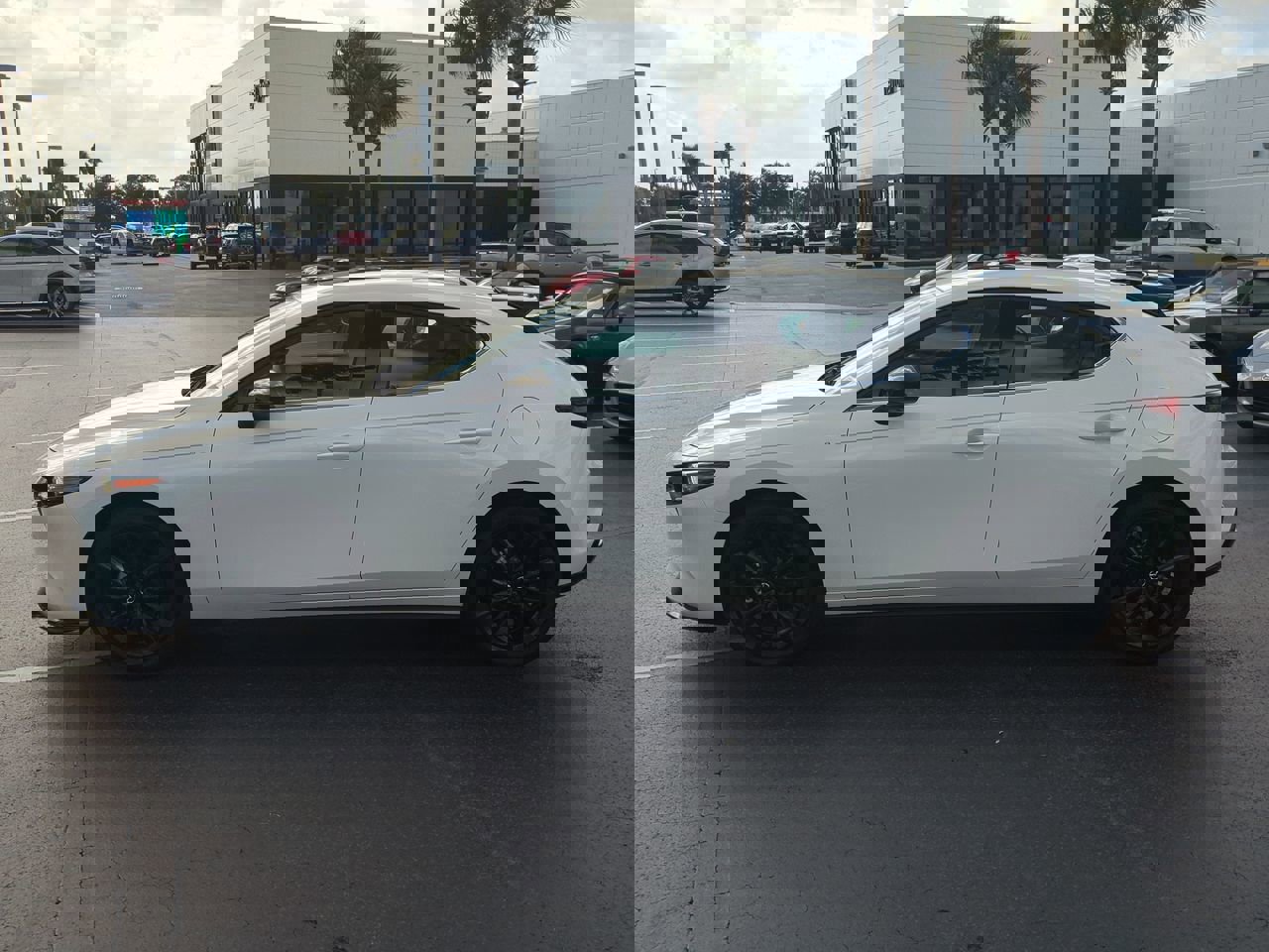 New 2025 MAZDA MAZDA3 Hatchback w/Premium Plus Pkg image 7