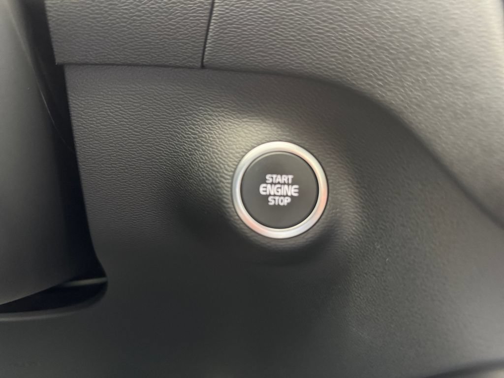 Certified 2026 Volvo XC40 B5 Plus AWD/4WD image 18