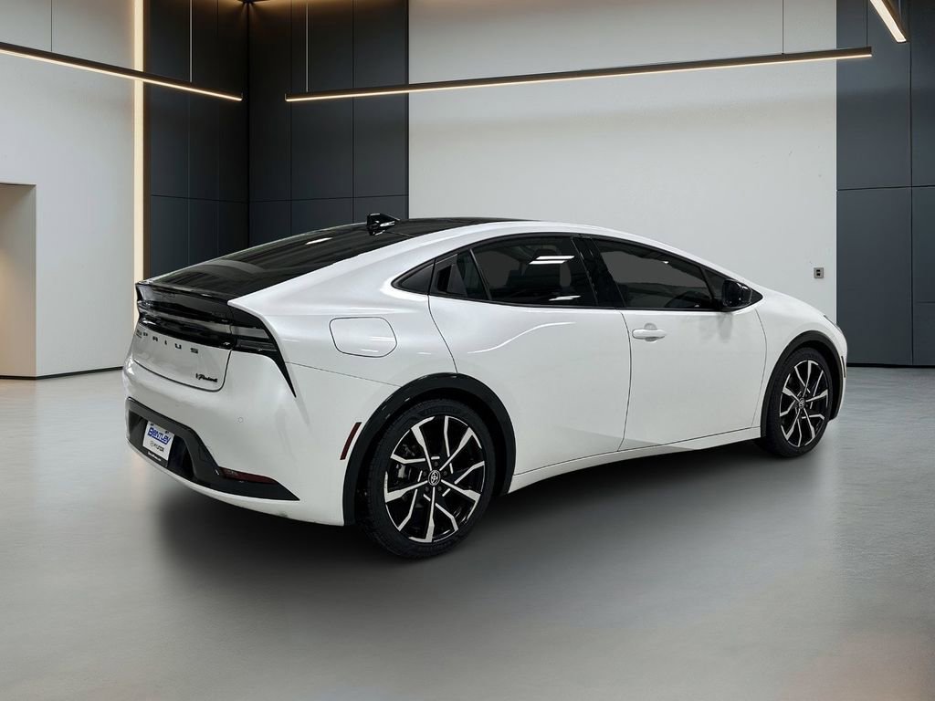 Used 2024 Toyota Prius Prime FWD image 5