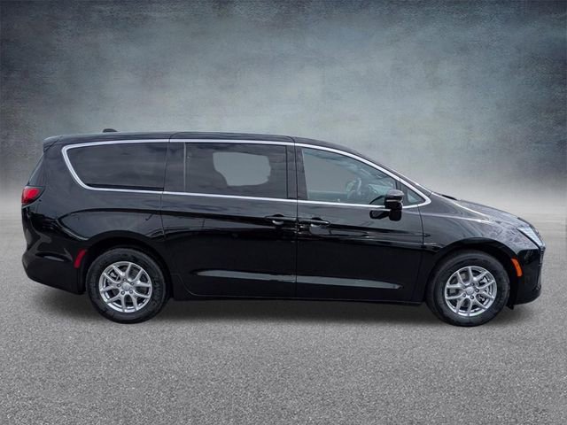New 2027 Chrysler Pacifica Select FWD image 2