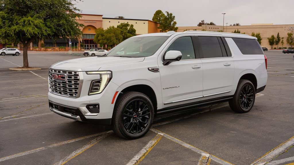 New 2026 GMC Yukon XL Denali w/ Sun & Power Step Package AWD/4WD image 3