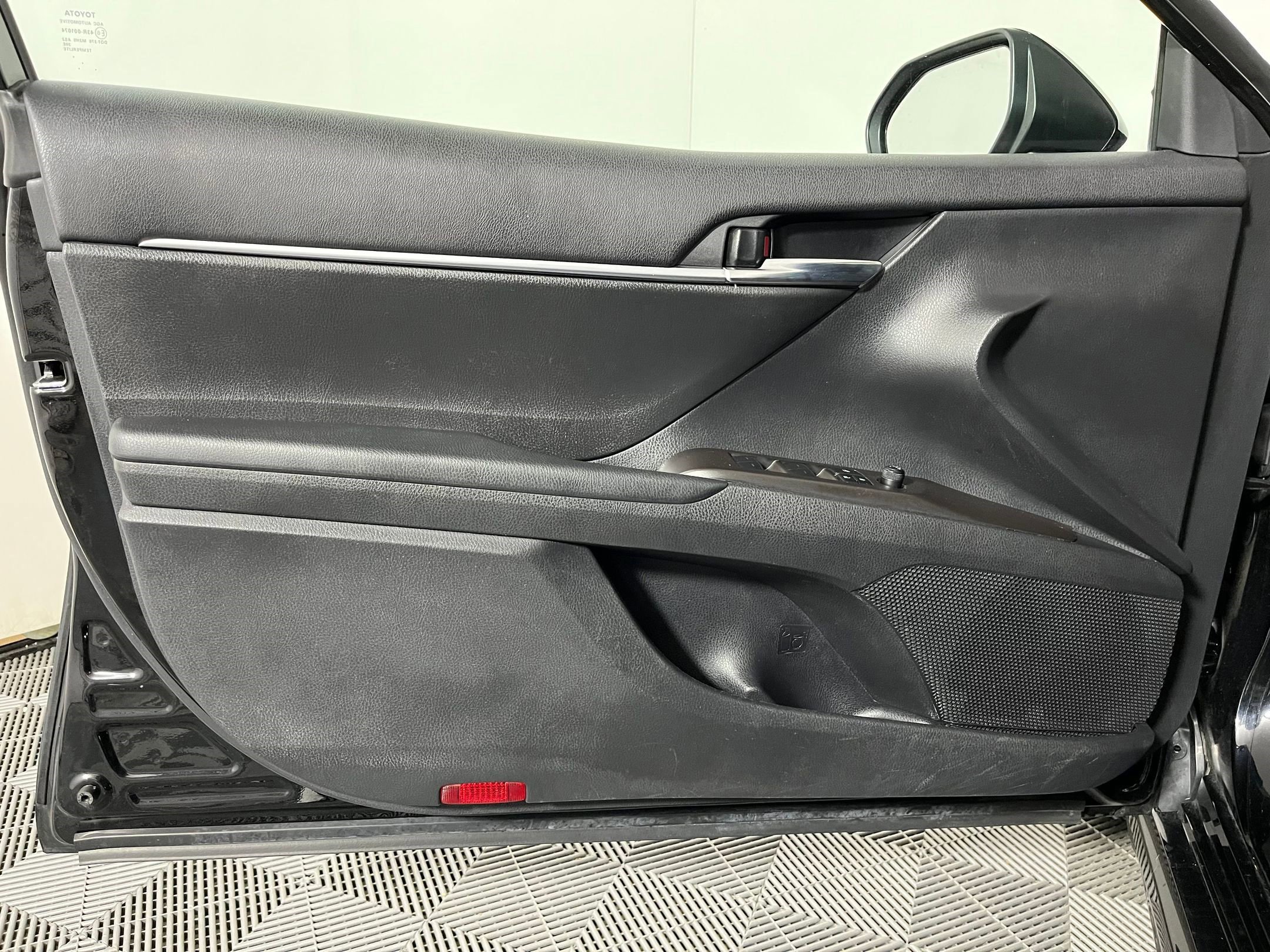 Used 2024 Toyota Camry SE image 17