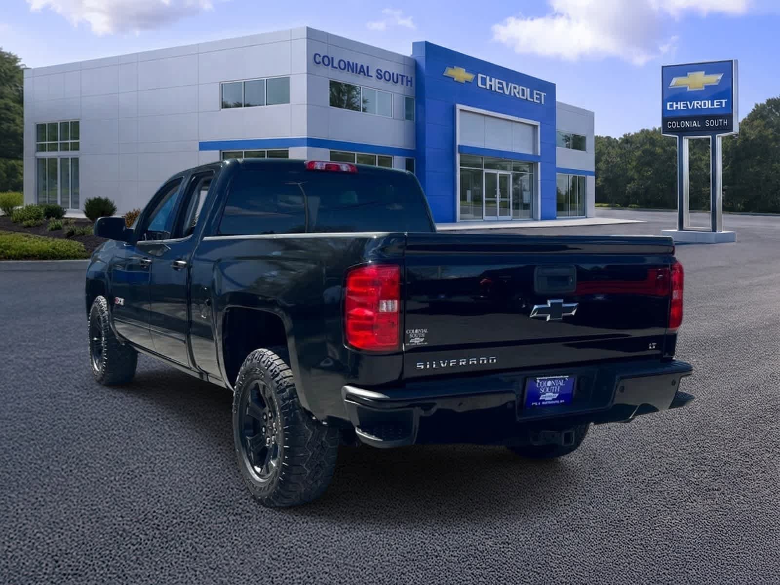 Used 2017 Chevrolet Silverado 1500 LT w/ Midnight Edition AWD/4WD image 4