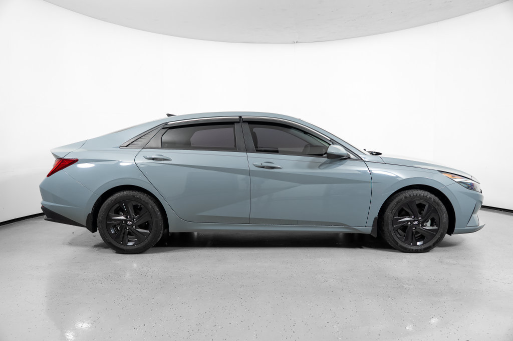 Used 2021 Hyundai Elantra Blue FWD image 3
