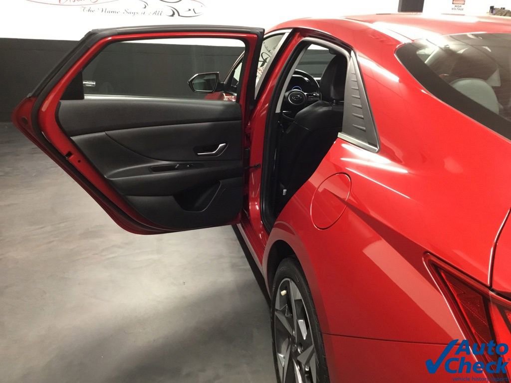 Used 2023 Hyundai Elantra Limited image 26