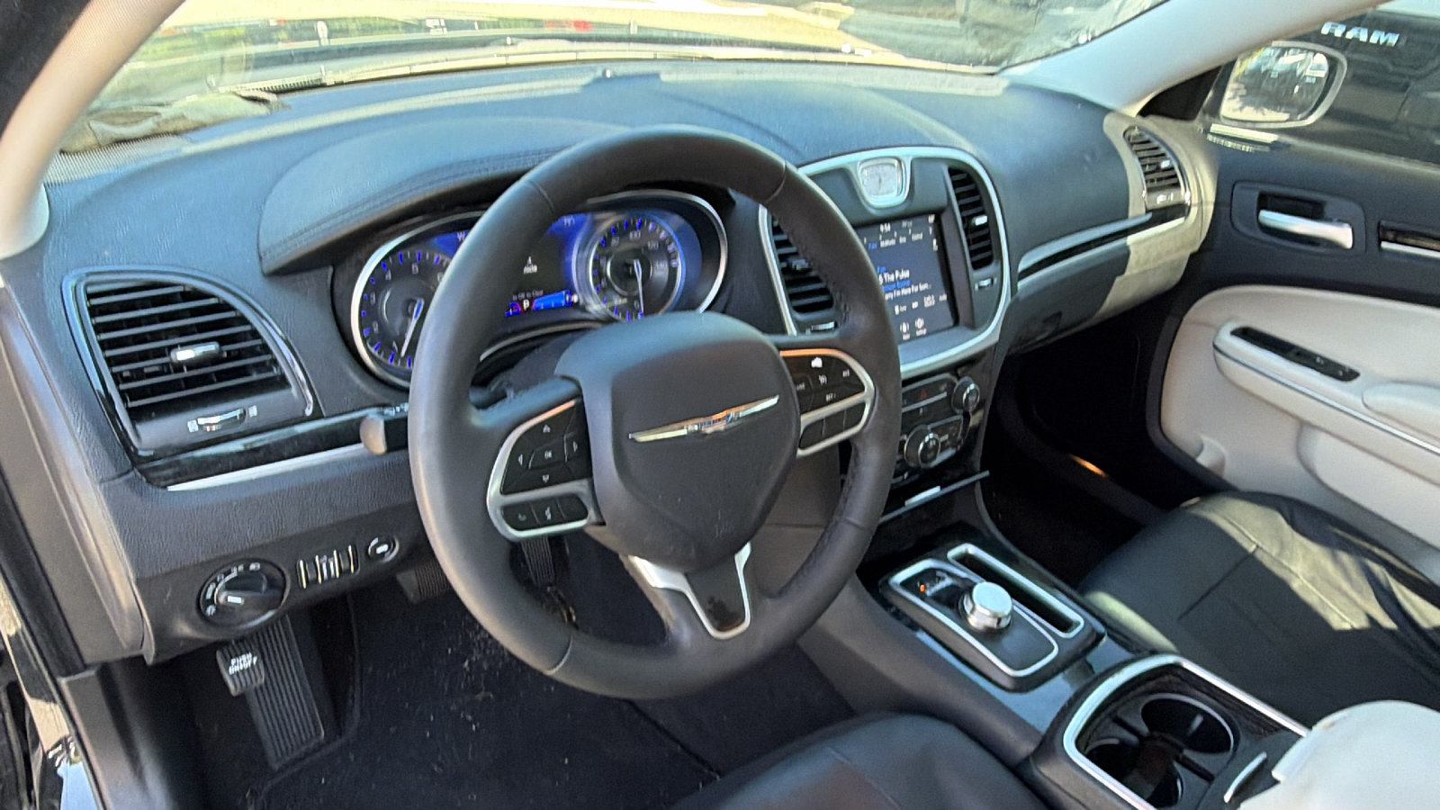 Used 2023 Chrysler 300 Touring w/ Sport Appearance Package RWD image 22