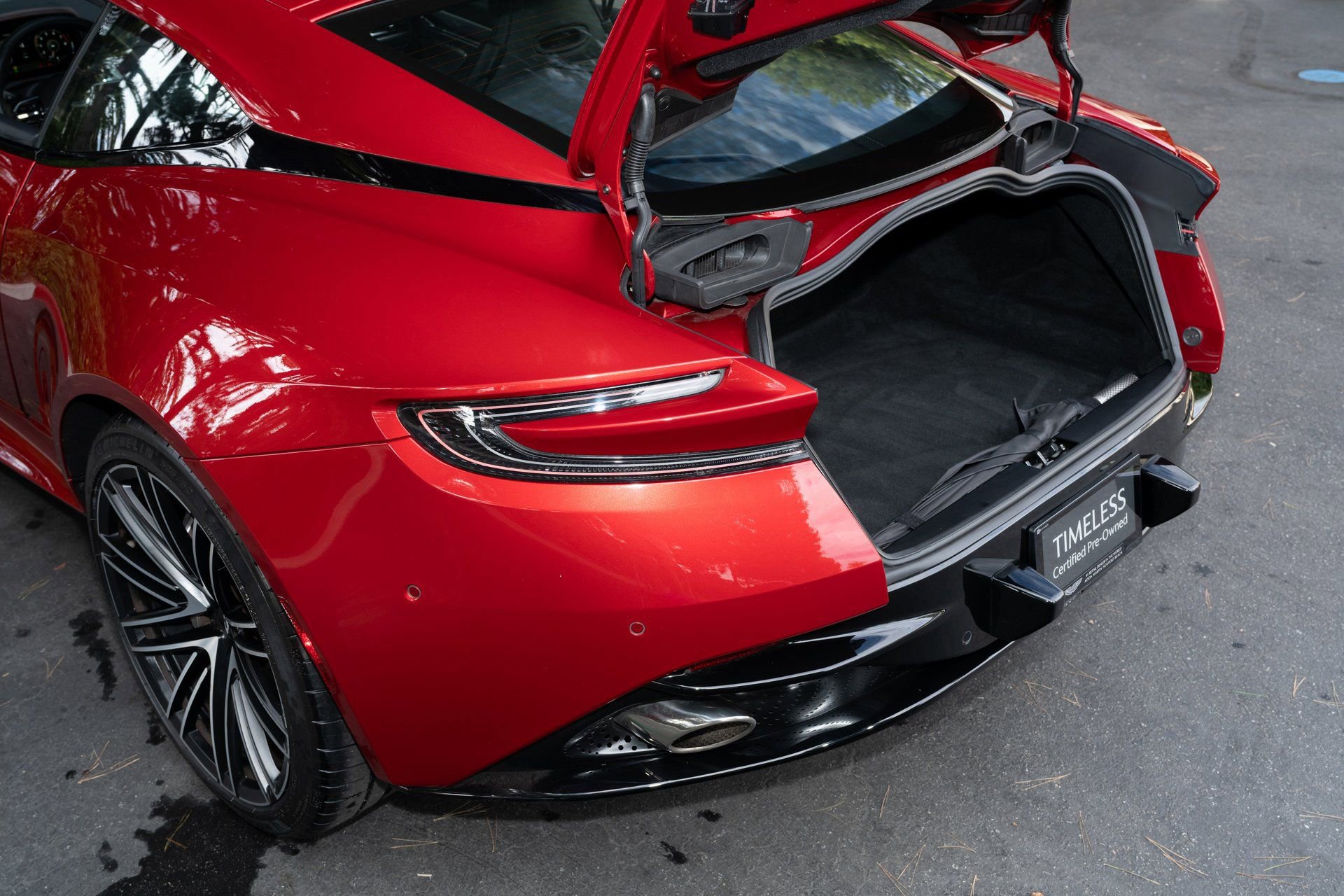 Used 2024 Aston Martin DB12 Coupe image 11