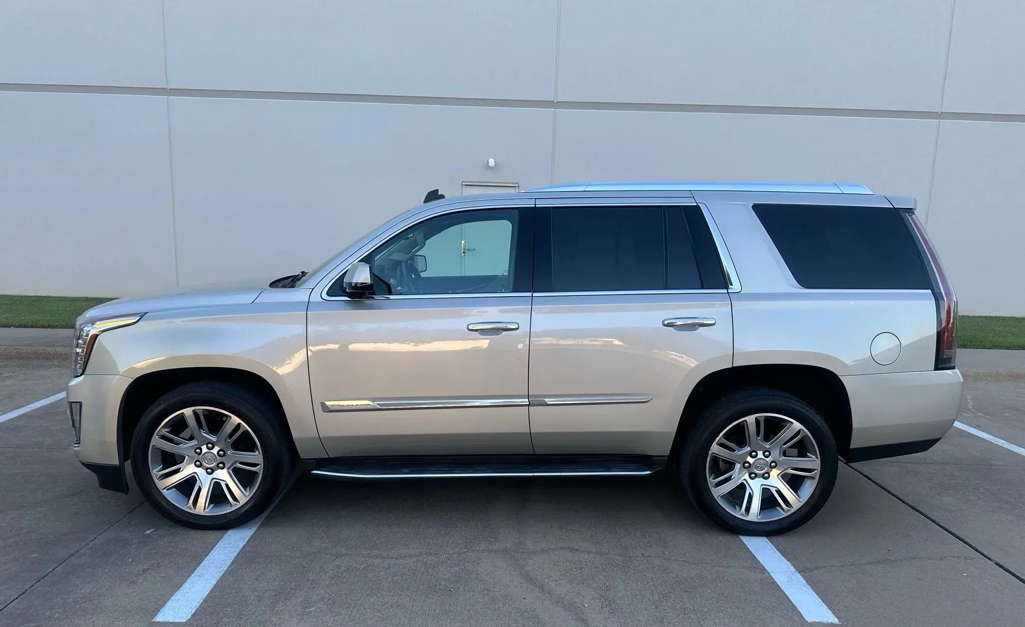 Used 2015 Cadillac Escalade Luxury