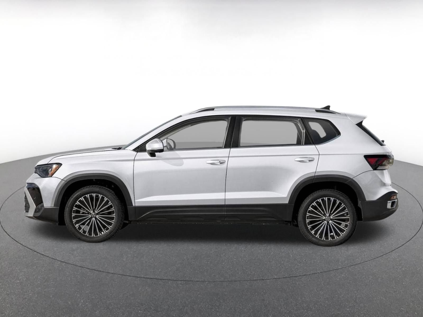 Used 2026 Volkswagen Taos SE AWD/4WD image 3