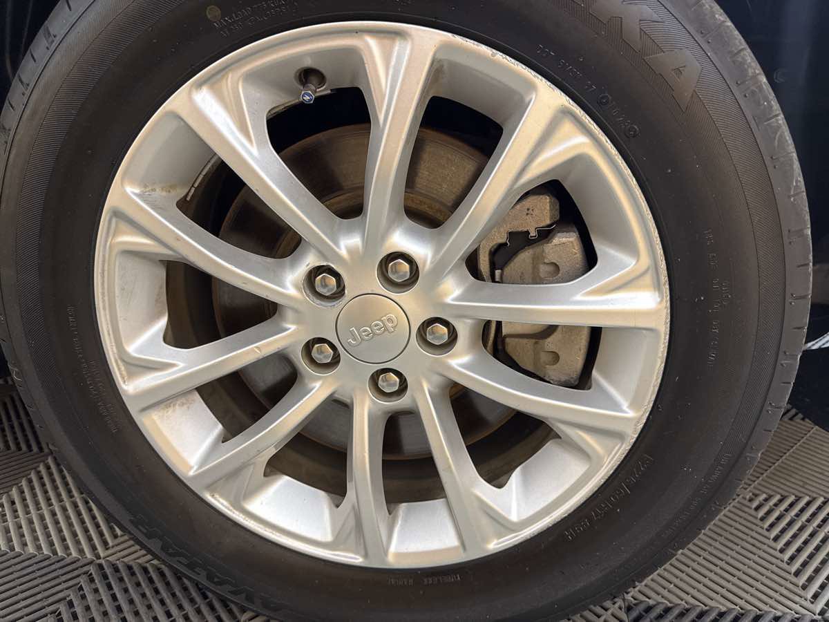 Used 2019 Jeep Cherokee Latitude w/ Popular Appearance Group FWD image 32
