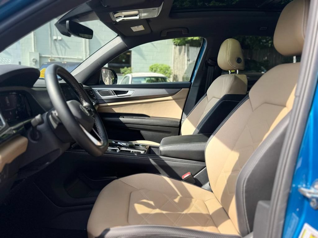 Used 2024 Volkswagen Atlas Cross Sport SE w/ Panoramic Sunroof Package AWD/4WD image 17