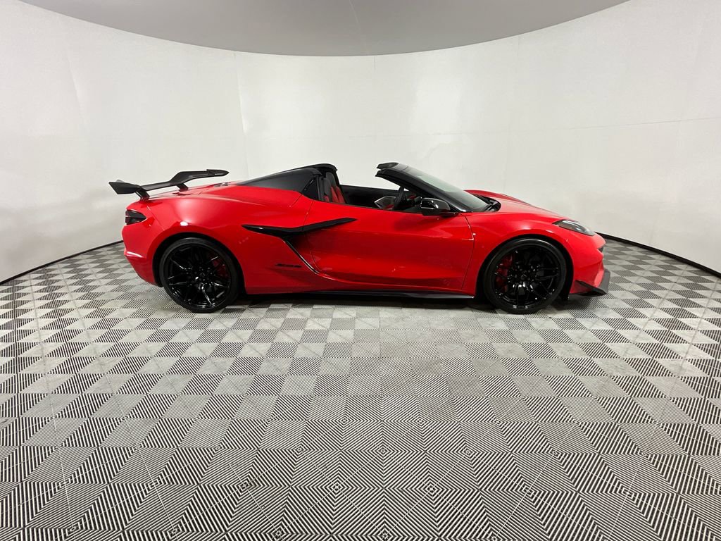 Used 2025 Chevrolet Corvette Z06 w/ Z07 Performance Package RWD image 6