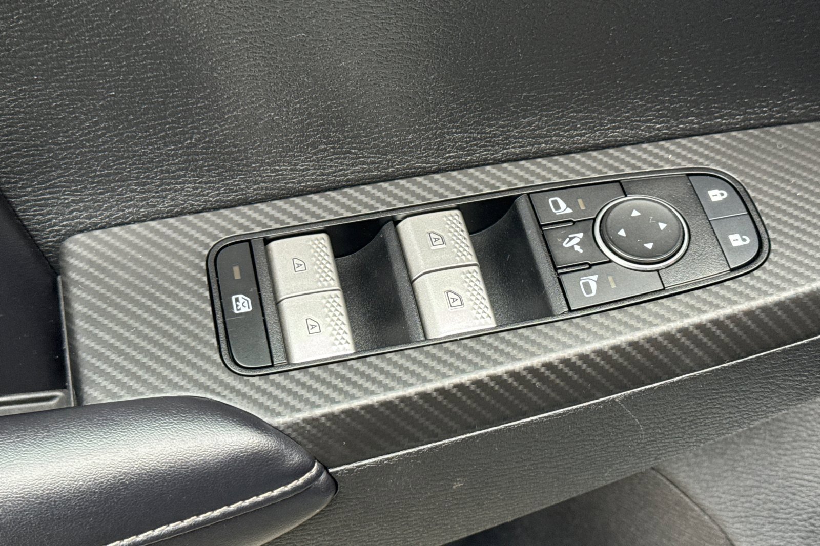 Used 2024 Mitsubishi Outlander SE image 17