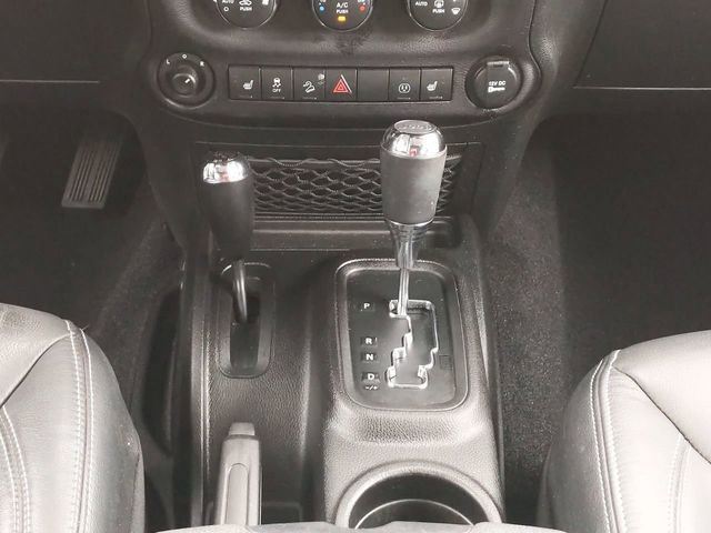 Used 2016 Jeep Wrangler Unlimited Sahara w/ Connectivity Group image 17