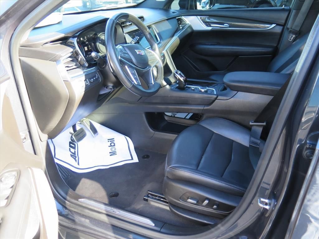 Used 2023 Cadillac XT5 Sportv w/ Technology Package image 9