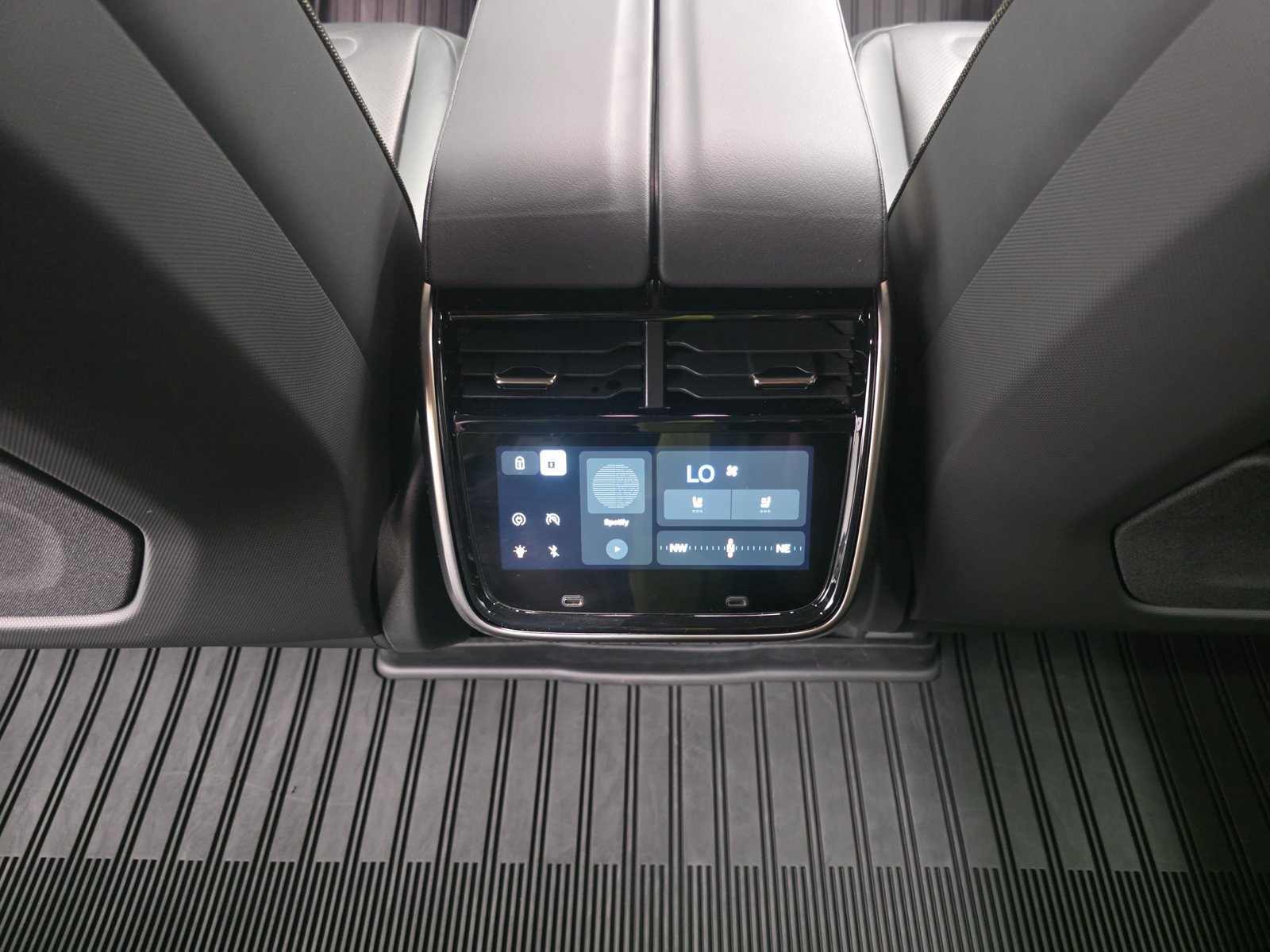 Used 2024 Rivian R1S Adventure Quad AWD/4WD image 30