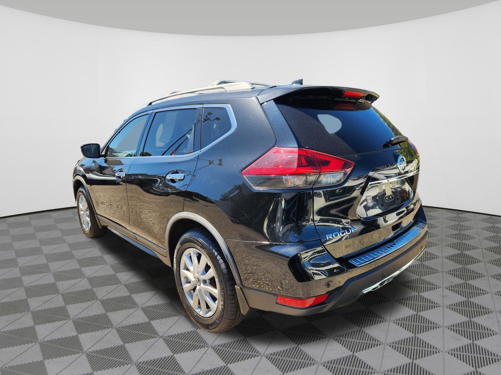 Certified 2020 Nissan Rogue SV AWD/4WD image 3