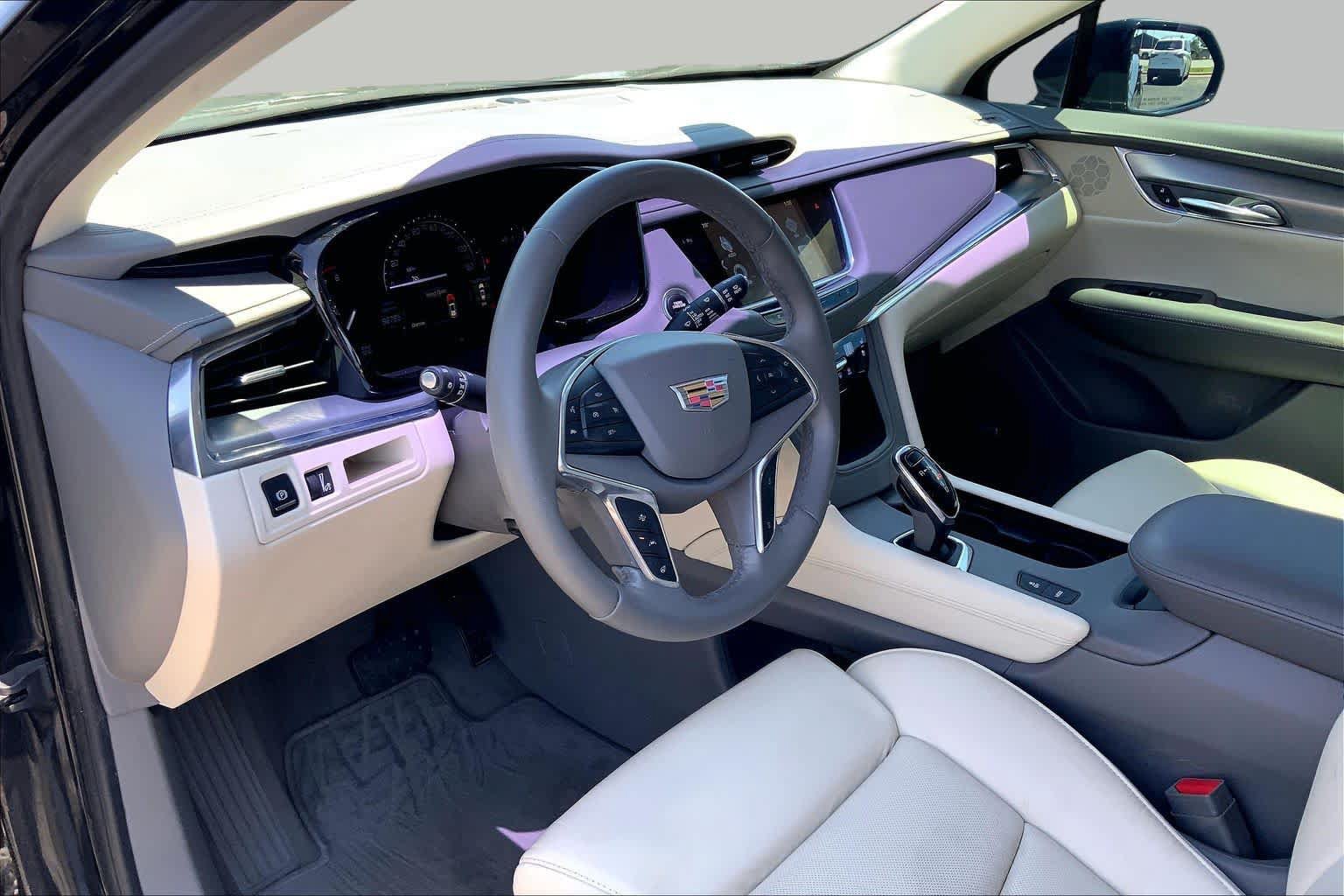 Used 2017 Cadillac XT5 Premium Luxury FWD image 18