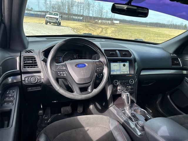Used 2018 Ford Explorer XLT w/ Equipment Group 202A image 9