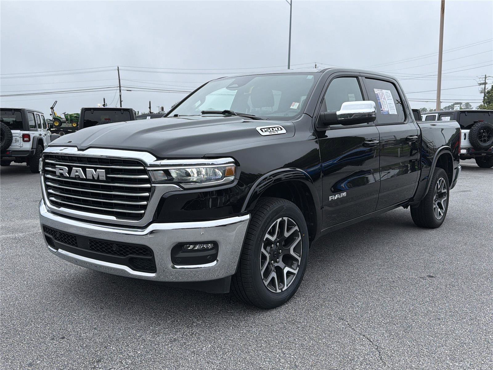 Used 2025 RAM 1500 Laramie AWD/4WD image 2