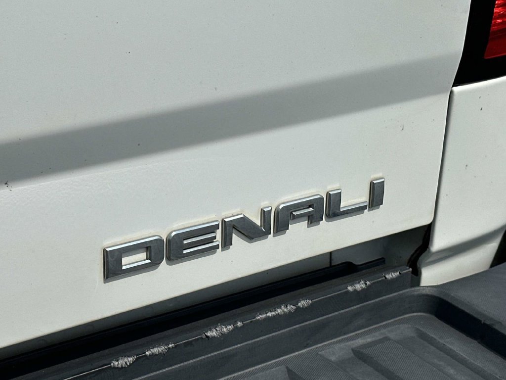 Used 2017 GMC Sierra 2500 Denali w/ Duramax Plus Package AWD/4WD image 10