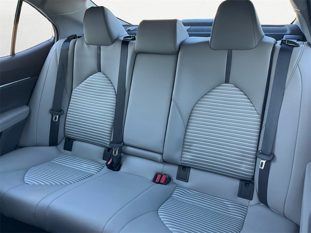 Used 2024 Toyota Camry SE image 9