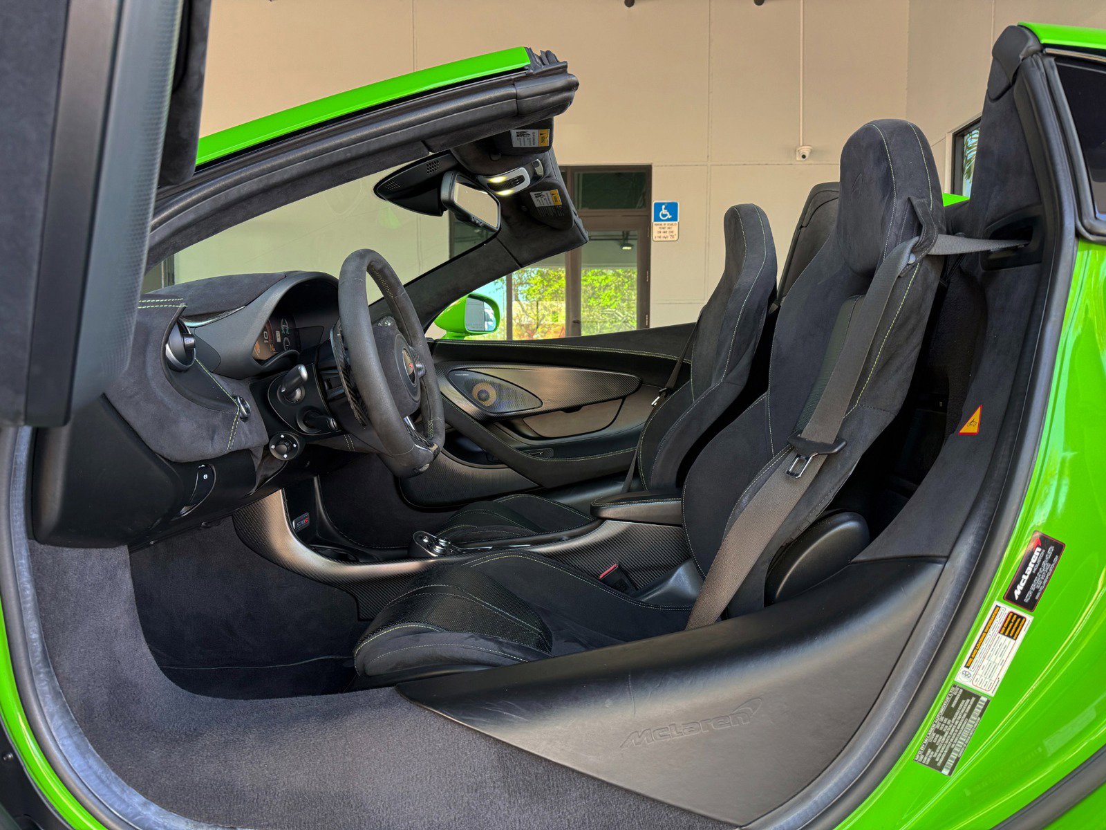 Used 2018 McLaren 570S Spider image 28