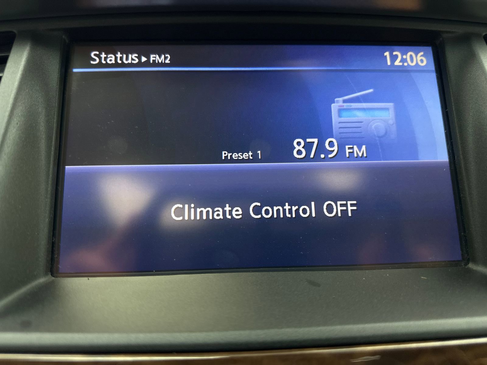 Used 2017 Nissan Armada Platinum w/ Interior Lighting Package image 27